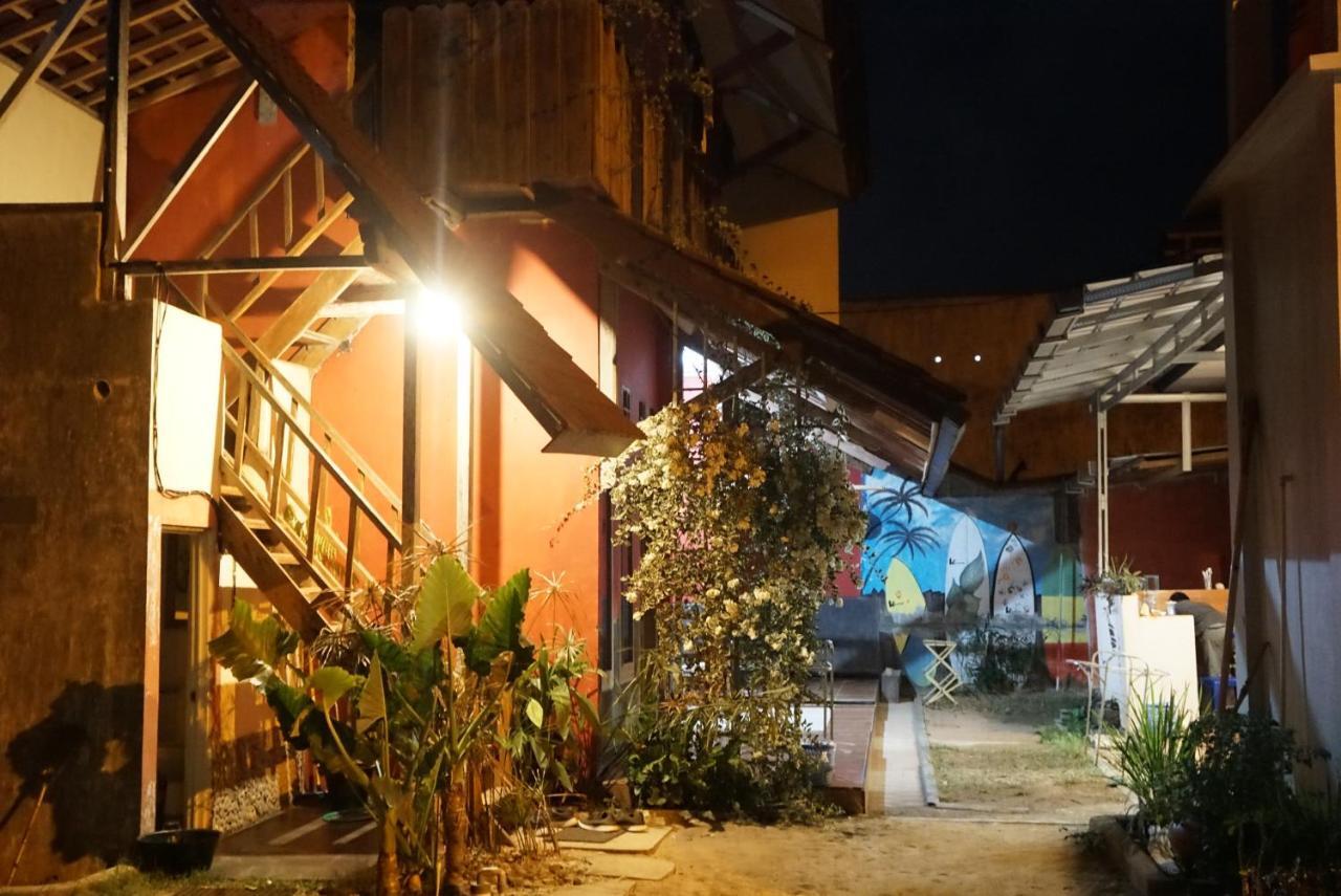Harry'S Ocean House Pacitan Apartman Kültér fotó