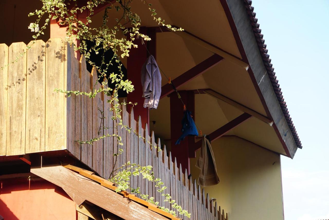 Harry'S Ocean House Pacitan Apartman Kültér fotó